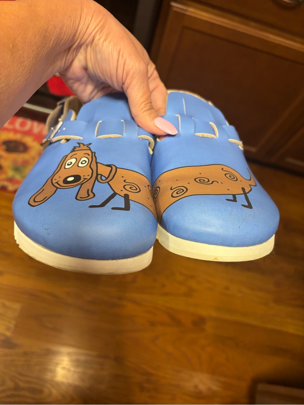 Birkenstock Women’s Blue Clogs with Brown Dog Graphic - Picture 6 of 8